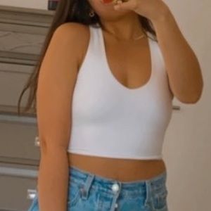 barely wore Athleta crop top very stretchy material